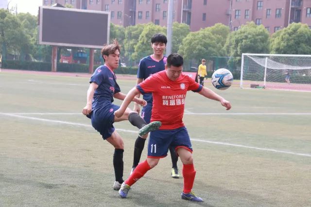 意甲-吉鲁头球制胜 AC米兰1-0尤文锁定欧冠席位
